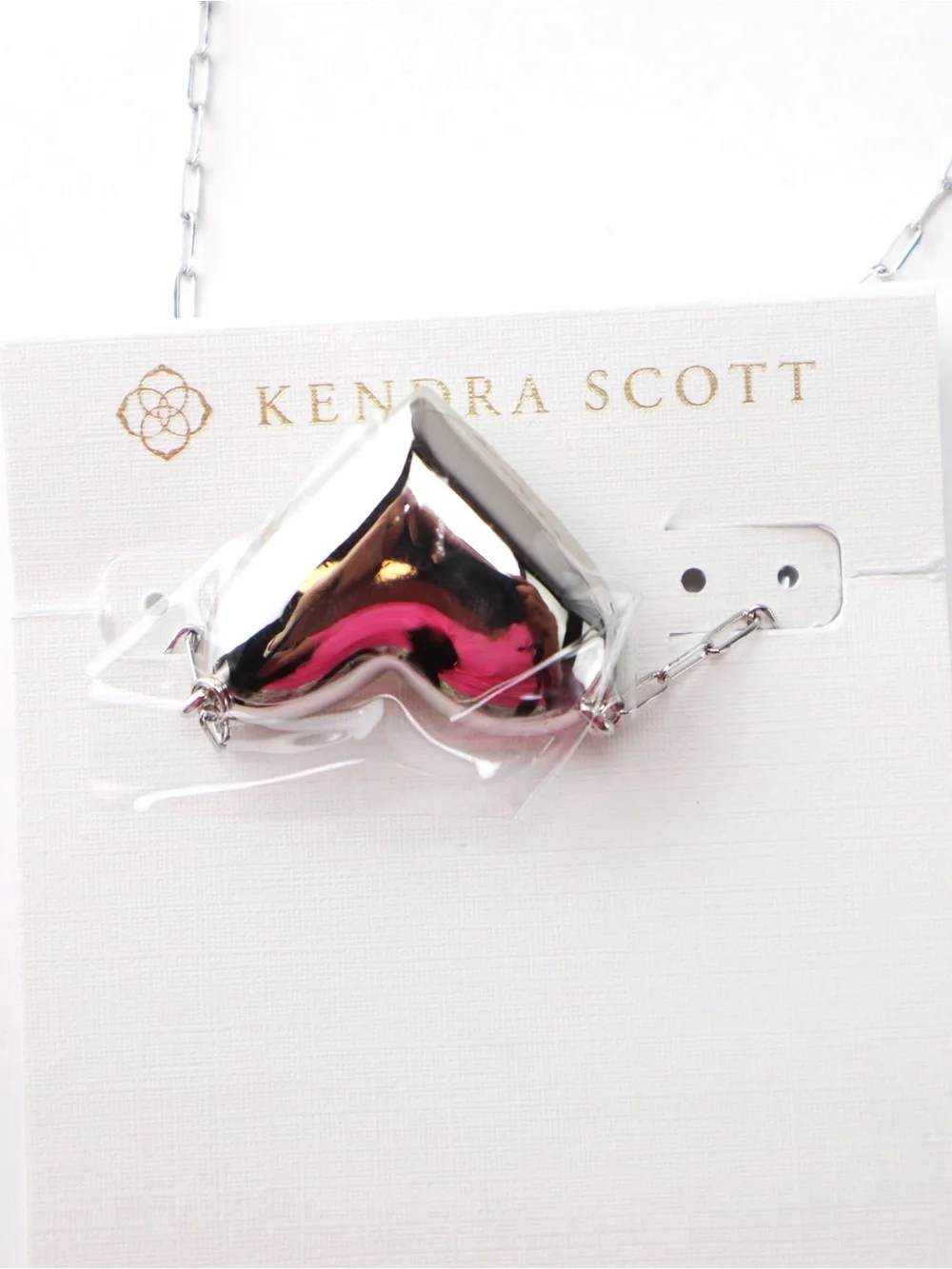 NWOT Kendra Scott Ari Heart Statement Silver Short Pendant Necklace